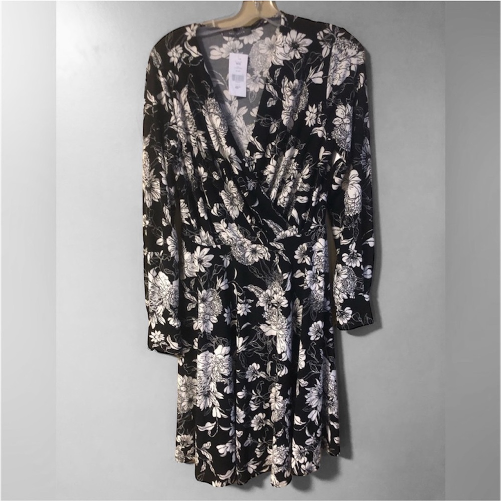 Suzy Sheir black and white floral flowy flower midi dress size medium